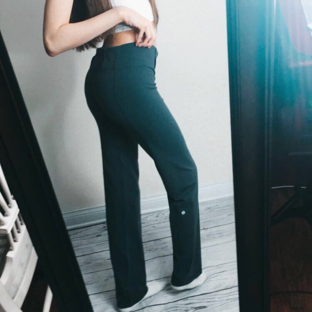 LULULEMON straight-leg pant size 6